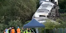 Regno Unito, treno deraglia a Lewes: nessuna vittima