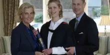 Lady Louise Windsor si laurea alla St. Andrews come Kate Middleton