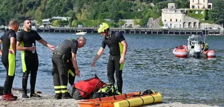 Turista si tuffa nel lago di Como per salvare figlio e non riemerge