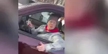 Donna uccisa a Minneapolis, il video dell'agente dell'Ice