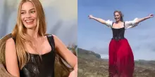 Cime tempestose, Margot Robbie danza sul set come Kate Bush. VIDEO
