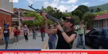 Venezuela, civili ricevono addestramento all’uso delle armi