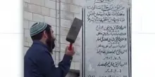 Cisgiordania, deputato israeliano distrugge memoriale palestinese