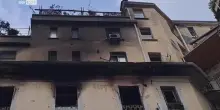Milano, si lancia per sfuggire a incendio: morta 48enne