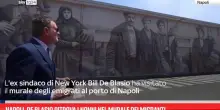 Napoli, De Blasio ritrova i nonni nel murale dei migranti