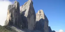 Overtourism, 300 turisti in coda per salire sulle Tre Cime di Lavaredo