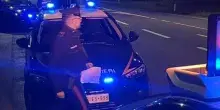 Auto esce di strada e finisce in un fosso nel Bresciano, due morti