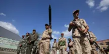 Iran, Houthi avanti in Yemen. Colpita una base in Arabia Saudita. LIVE