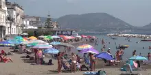 Bacoli, in provincia di Napoli la sfida delle spiagge libere
