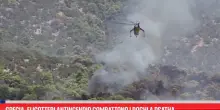 Grecia, gli aerei antincendio combattono i roghi a Psatha