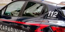 Ruba cartello stradale per arredare garage, denunciato un 19enne
