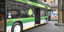 Milano, brusca frenata bus linea 95 in viale Cermenate: 10 feriti
