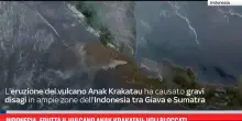 Indonesia, erutta il vulcano Anak Krakatau: voli bloccati