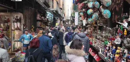 Natale, Napoli è sold out tra presepi e rischio overtourism