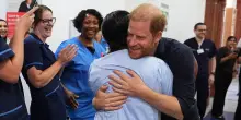 Harry in Uk visita un ospedale pediatrico a Birmingham. FOTO