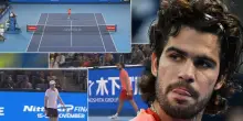 Tennis o padel? Alcaraz, smash geniale a Tokyo. VIDEO