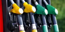 Come risparmiare carburante in auto consiglie per spendere meno