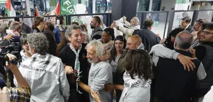Flotilla, rientrati a Roma attivisti italiani rilasciati da Israele