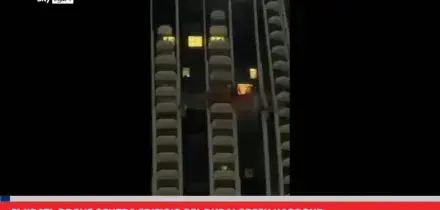 Emirati, drone centra edificio del Dubai Creek Harbour