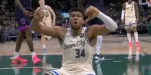 I tifosi dei Bucks lo fischiano, Giannis risponde a tono