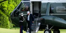 Trump, i lavori alla Casa Bianca e il quasi-scontro in volo
