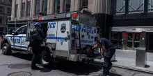 Paura a New York: donna accoltella due persone, uccisa dalla polizia