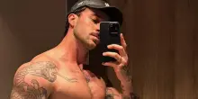 Andreas M&uuml;ller al GF Vip su Amici: 'Non lo rifarei'