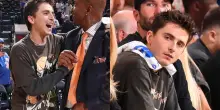 Timoth&eacute;e Chalamet, nuovo look alla partita dei Knicks a New York