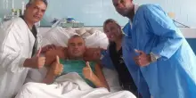 Di Battista posta foto con i medici cubani. Stasera torna in tv