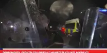 Portsmouth, scontri tra polizia e manifestanti anti-migranti