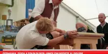 Germania, sfida a colpi di dita: vince chi resiste a dolore