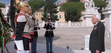 2 giugno, l'omaggio di Mattarella al Milite Ignoto. VIDEO