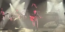 Tredici Pietro in concerto: 'Sono un regaz che fa musica e voi urlate'