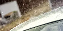 Meteo, rischio grandine dopo il caldo: le 8 cose da non fare in auto