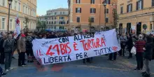 Corteo anarchico a Roma per Cospito: poliziotto ferito alla testa