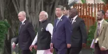 Brics, Putin e Xi Jinping piantano alberi a Nuova Delhi