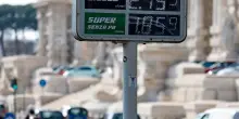 Roma, benzina a 1,60 euro al litro: ecco dove ma non &egrave; per tutti