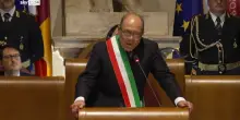 Verdone sindaco, giorno del compleanno con fascia tricolore