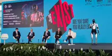 Sul palco del TTG di Rimini la lezione di un robot umanoide