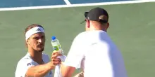 Spettatore sta male all'Atp Montreal, Zverev gli porta acqua e asciugamano