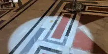 Firenze, il passaggio del sole nello gnomone del Duomo