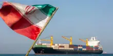 Guerra Iran, Teheran chiude Hormuz. Nuovi raid Usa. LIVE