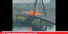 Kiev, drone russo colpisce il Ponte Nord