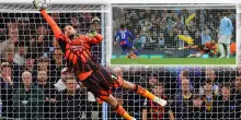 Donnarumma: prima il gol beffa, poi il rigore parato in Manchester City-Psg