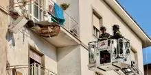 Cede il balcone di un'abitazione, donna muore a Livorno