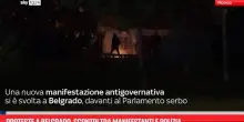 Proteste a Belgrado, scontri tra manifestanti e polizia