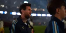 Messi in campo coi figli: il Monumental lo accoglie cos&igrave;