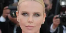 Charlize Theron contro Bezos e Sanchez: 'Fanno schifo'