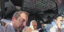 Francia, lezione di volo in cabina per Papa Leone