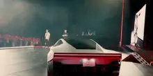 Tesla, Musk presenta la nuova auto che vola